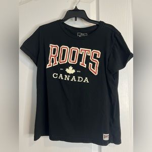 💜 Roots T-Shirt  Black size medium